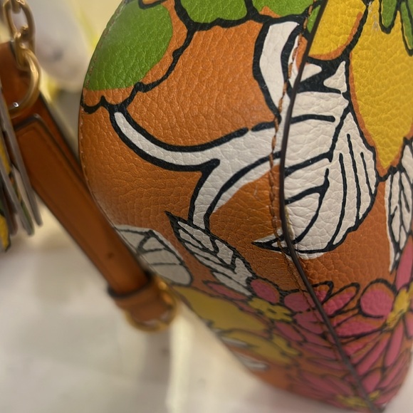 Tory Burch camera bag crafted of leather with floral motif. - Picture 6 of 17